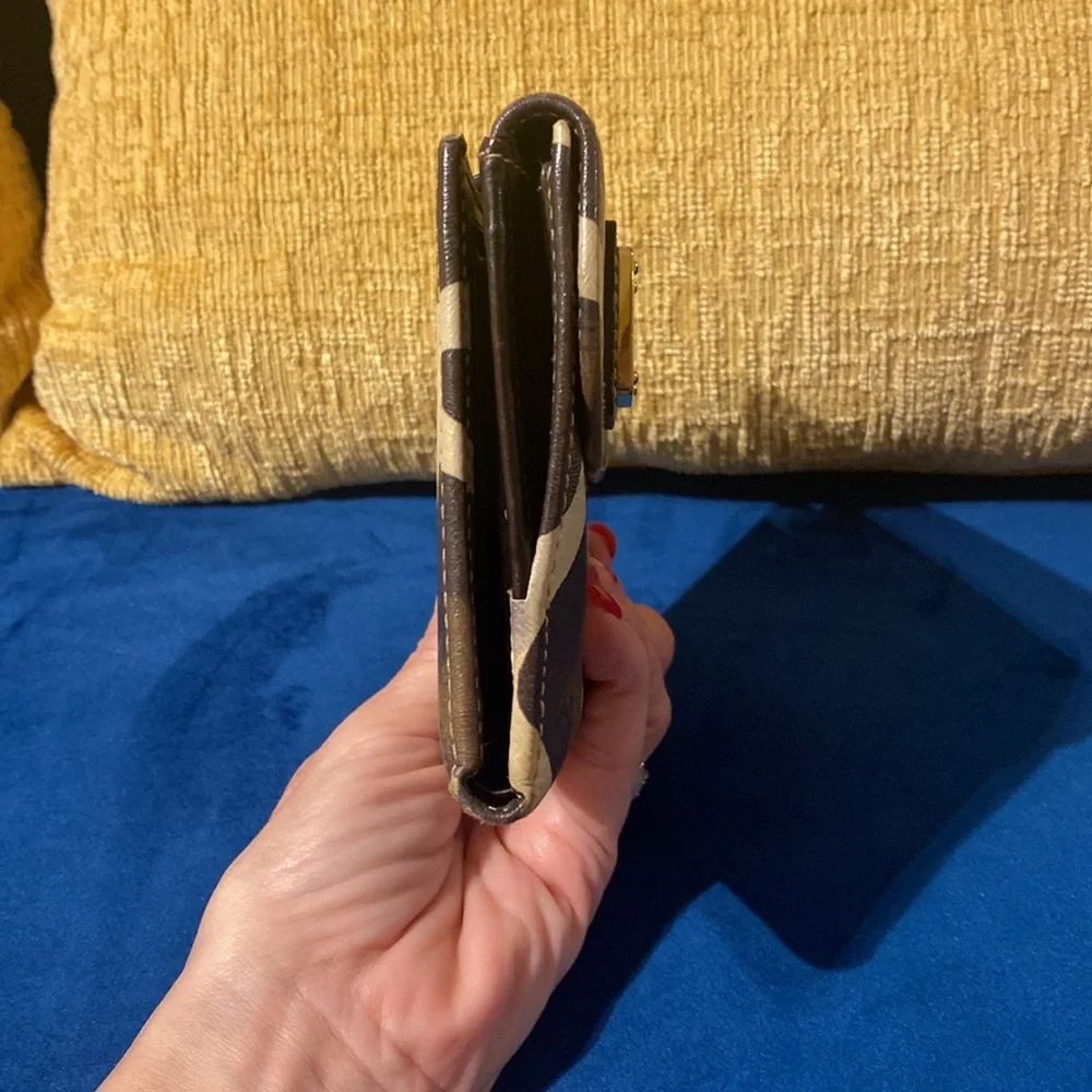 Dooney and Bourke Rare and Retired Vintage Giraffe Print Handbag and Wallet - Picture 12 of 16